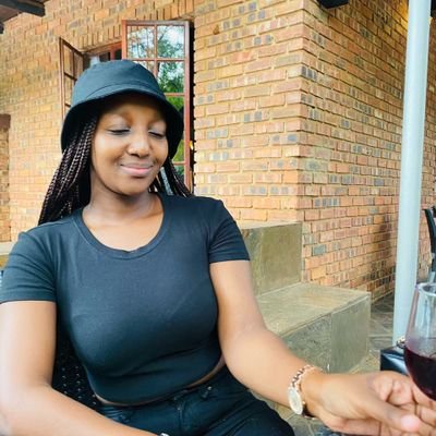 Refs_January's profile picture. Marketing x3📚👩‍🎓 || God's spoilt brat😇|| Tswana|| 02 Jan 🥳||E’s Girl (He typed this🙃)