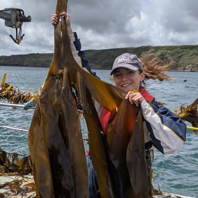 Postdoctoral seaweed researcher @NHM_London 👩🔬
Previously investigating environmental impacts of seaweed farming @UniofExeter & @thembauk 🌱🌊 🦀 she/her