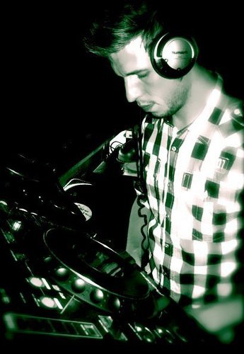 dannycockram's profile picture. I'm a Dj & I love Arsenal F.C please like my Facebook pageThanks for follow me on twitter please like my dj page for latest free mixes http://t.co/2Xu4n1oWcO