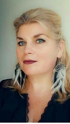 Imagyne100's profile picture. 