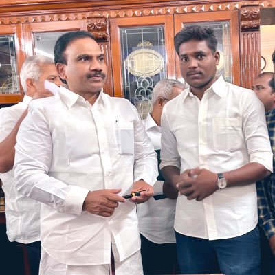 திராவிட முன்னேற்ற கழகம்
கடமை
கண்ணியம்
கட்டுப்பாடு
தி.மு.க. இளைஞர் அணி
என்றும் கழக துணைப் பொதுச் செயலாளர் #புரட்சியாளர் அண்ணன் ஆ_இராசா_ MP அவர்கள் வழியில்.🖤❤️