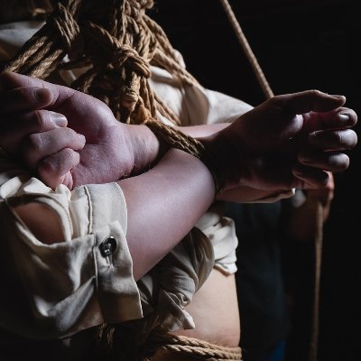 I love doing kinbaku with Akira Naka. Please do not imitate all shibari Naka and I do. They have possibility of nerve and skin damage.