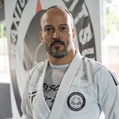 Pastor, jornalista e líder da @pascoaljiujitsu * Vice-presidente e coordenador de arbitragem da Liga Brasileira de Jiu-Jitsu (LBJJ)