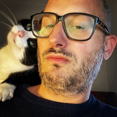 Giornalista, direttore di https://t.co/RTFCjWuiYb, viaggiatore diversamente sociale, detesta gli stereotipi, i miti e gli eroi.