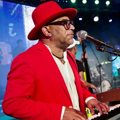 LBamboleo's profile picture. Perfil oficial de la Orquesta Bamboleo de Cuba. Dirigida por el maestro, pianista, compositor y arreglista, Lazarito Valdés.