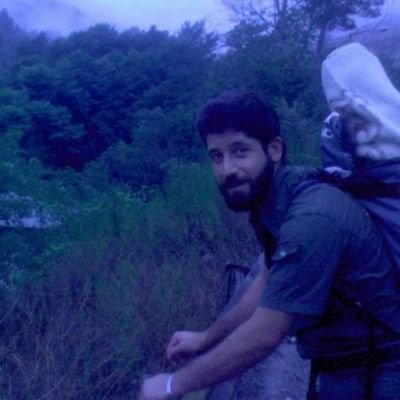 همه عالم تن است و ایران دل/نیست گوینده زین قیاس خجل
❤️پرسپولیس/لیورپول❤️
دانشجو📚
سیاست،تاریخ،سینما