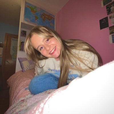 kirstyelliottt's profile picture. sch-winnggg