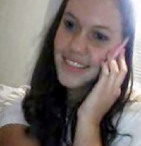 tímida ,louca, preguiçosa, insistente, ciumenta, música, amigos, amor, chuva, noite, macarrão, dormir. (: /  http://t.co/A1I75NihHP
