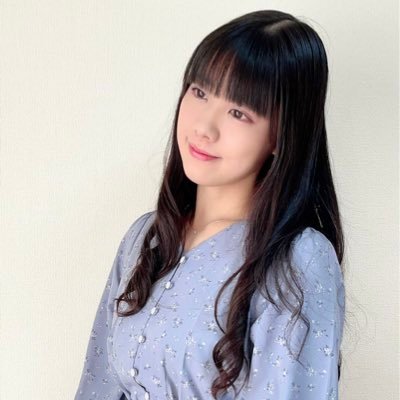 キャナリープロダクション所属の新人声優です。 

外画吹替： 
「ラブ・アット・ファーストサイト 運命の出会い」ワンダ、ニーナ／
「スクール・アローン」アンダーソン先生／
「セクシャル・ソロリティ 女子学生社交クラブ」シエラ／
その他ナレーションも。（医療系ナレーションが得意です）

趣味：万年筆、手帳、CoCTRPG