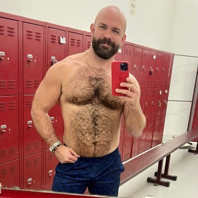 👨🏼‍🤝‍👨🏻 || Gay 🏳️‍🌈|| Father || Realtor 🏡|| Traveler ✈️ || Foodie || Sports || Outdoors || Hiking ⛰️|| Beach guy 🏖️ ||