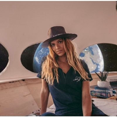 God & Family🙏 | Retired Beach Volleyball Pro🏐 | Artist 🎨 | Tantra 🧘♀️| #bitcoin | Perpendicularly parked in a parallel universal