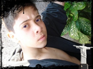 gosto de editar muita musica, programar computadores,adoro ir pra escola mas (odeio ter aula) detalhe 99% #SOLTEIRO