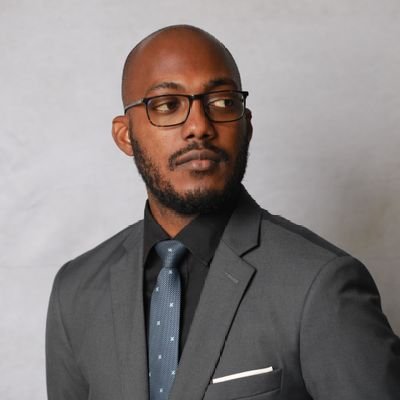 Conseiller en #Com du Ministre de la #Mer et de la #Pêche du Gabon 🇬🇦 #Otaku❤️ #Digital👨💻 #Plane ✈️ et d'autres trucs...😉
Ha...et j'ai plus de cheveux