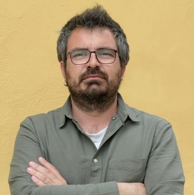 Periodista valencià. El cor partit en 8 gallons. Ideàrem la @revistaferida, faig estadístiques a @vadeboapunt i xarre a @proximiatv. Parírem @nonada_es