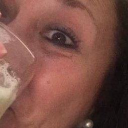 jacantonella's profile picture. Chilena | Me fascina el cine clásico.