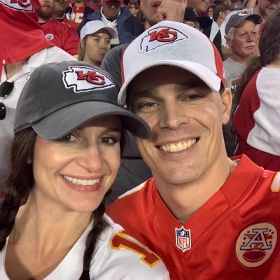 Husband-to-be and father of 3 • dog dad to Bogey • member @Chiefs Kingdom • current GURS fellow @UTSWurology • future faculty @UrologyUAMS