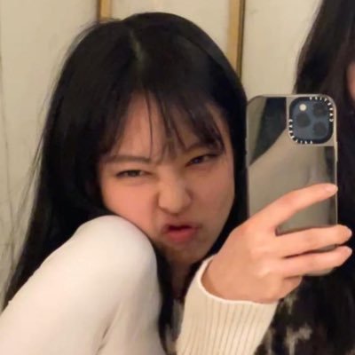 moonstacr's profile picture. A professional serial chiller.