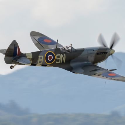 Gray67Ma's profile picture. Supports Reading FC and Essex CC.  Qualified football referee and Level 2 cricket umpire.