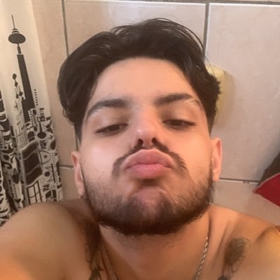 perfil unico e exclusivamente para desabafos 👍👍 eu tenho namorada e amo muito ela!!