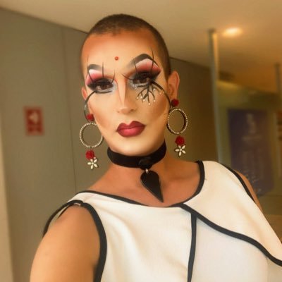 💃🏼Drag Queen - 2014 🏳️🌈Diretora - @distritodrag 🎭Elenco - @victoriahaus 🌻Assessora - @fabiofelixdf 👑 Winner - PopUp Drag agência- Tsuru Produções