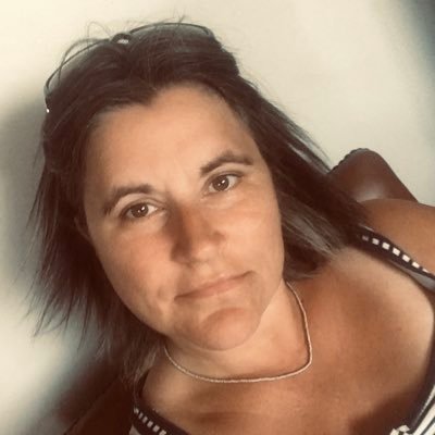 MelCurt30182719's profile picture. 