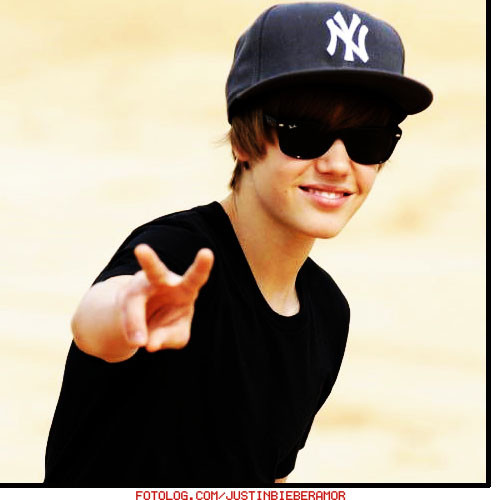 I love ℬιℯℬℯr .. i have the BIEBER FEVER !!..He is all for me. νєяιƒιє∂ вєℓιєвєя   .. Follow me i follow back ! ❤ Justin Bieber.. Im ℬℯℓιℯℬℯr ☑ & I love Music♪