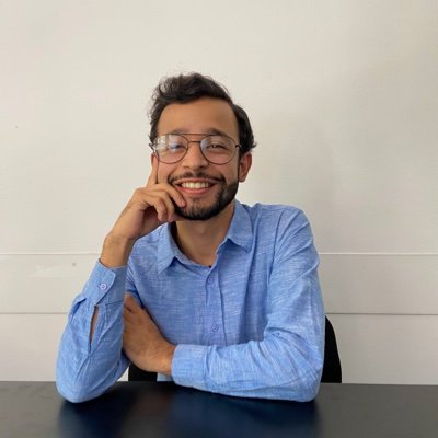 Intento de católico, joven familiólogo creyente de la política como caridad, catador de aguachiles.