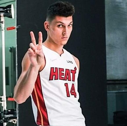 ConfuseRay005's profile picture. Proud Firefighter. I DON'T NEED FRIENDS HERE Jimmy Butler

#MiamiHeat #ufc #colbycov @OhiostateFB