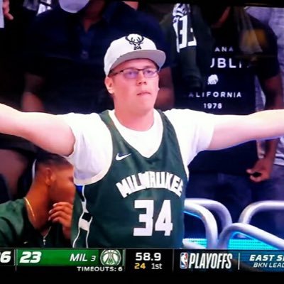 Giannis Fanatic. KPJ is a Dawg. Sports Enthusiast. Fishing Addict. Proud #GirlDad #GiannisTwitter