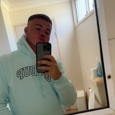 eljayyyh's profile picture. twenty1