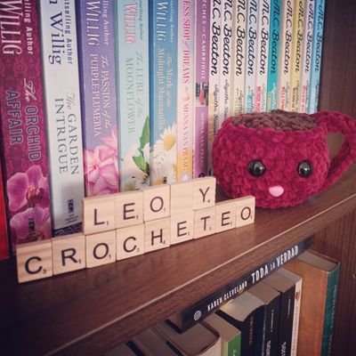 I'm a tea-drinking bookworm and crocheter! After I finish my day job as a literary translator 🤓🫖 No DMs