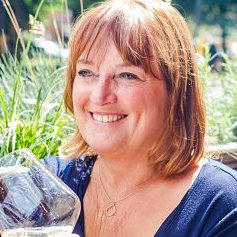 Jane Clare, DipWSET and Journo 
❤️  Crosby - Liverpool   
🎤  Wine events 🥂 
🏡 Private tastings 🎪
🍷 wine columnist ✍️
🍾 Wine educator 👩‍🏫