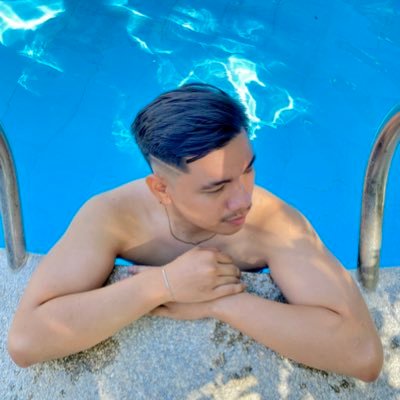 realadrianes's profile picture. 