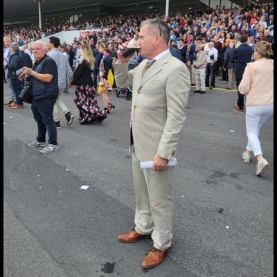 English Cider Maker living in West Virginia and loves his horse racing and cricket