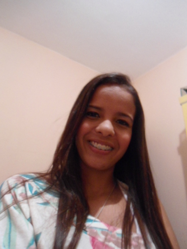 Sou doce, carinhosa, legal, gentil. Mas para me ver usando tudo isso, basta ser verdadeiro, e não me trocar por bobeiras ou fofocas. Só isso.