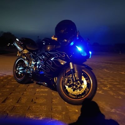 sisimai0327's profile picture. 愛車《ZX-10R》
過去の愛車達《ZRX400→ZXR400→ZZR400》
よろしくです！