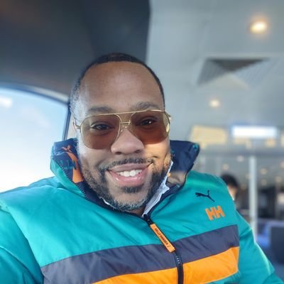 shirland's profile picture. 