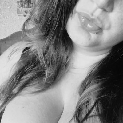 MayhemMama95's profile picture. Just looking to enjoy life and have fun doing it