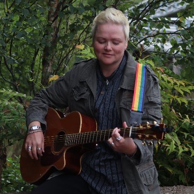 🎶 Quirky, country-influenced acoustic singer/songwriter 🌈
🏴󠁧󠁢󠁷󠁬󠁳󠁿 BBC Radio Wales A-List artist
New Single out now ➡️ https://t.co/boUFor7heZ