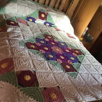 SotinDianne's profile picture. Husband died 4 days before our 50 anniversary, still live in a log cabin. Love feeding the deer and elk that come https://t.co/diP2pqO65N dm’s