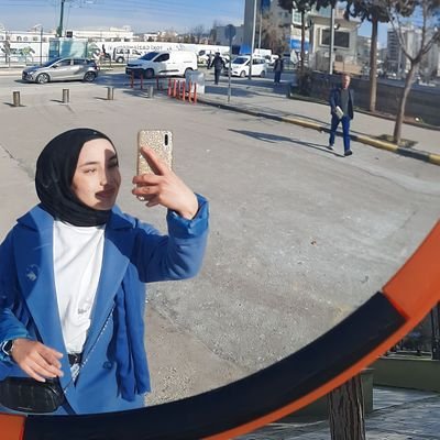 seymanurr_1's profile picture. Kalbinde umut taşıyan minyon.