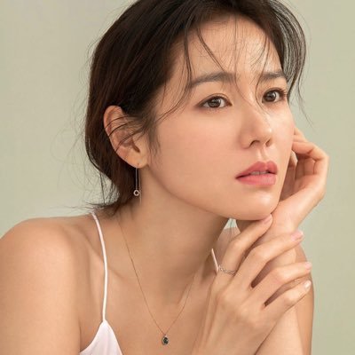 ✞RP 봇1982╱MSTeam 엔터테인먼트 배우, known as one of Nation's First Love, #손예진. Follow @iyejin. Next project : No Other Choice #어쩔수가없다 (2025)✨