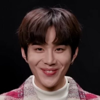 sugaringbaddie's profile picture. Jungwoo tequila stealer 💚