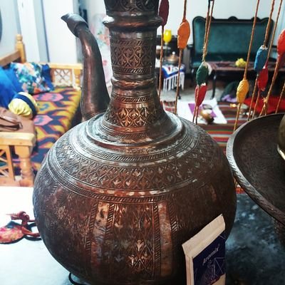 شغل در کارخانه و زندگی در خانه و دلم همواره میتپد برای وطنمان ايران کبیر و جانم را نثارش میکنم . اگر قابل بداند