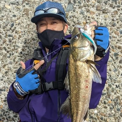 横浜でシーバスメイン。 横浜鬼斬会。電車アングラー。
COREMANフィールドスタッフ/ベイゴーゴーフィールドスタッフ。
WSS2014年間優勝。旧江戸2勝、神戸1勝、ビッグフィッシュ賞2回。