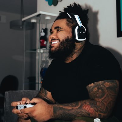 Upcoming professional gamer, live Everday on twitch   https://t.co/CpujhYKFss