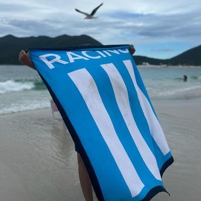 Hincha de Racing club, amante del buen fútbol, pero sobre todo, de Jesús y mi familia.