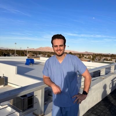 Orthopaedic Surgery Resident @MacOrtho | MD @McMasterU | @Queens_Football Alum