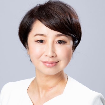 奈良県生駒市出身
大手グローバル企業の経営戦略、広報での経験、食の領域の文化活動の知見を活かし、地方創生コンサルタント/プロデューサー、NPO理事として、コンサルティング、プロデュース業務に従事。危機管理広報普及協会 代表理事。料理家。日本維新の会公認候補として故郷の奈良県生駒市長選に出馬(2023年)。