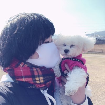 保護犬カフェからお迎えした愛犬と、AMラジオと、女芸人と、ストリップが好きでスーパーカブに乗っている大阪のおばさんです。